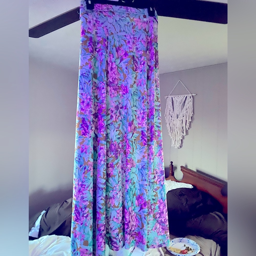 Beautiful colors are in this really cute maxi skirt